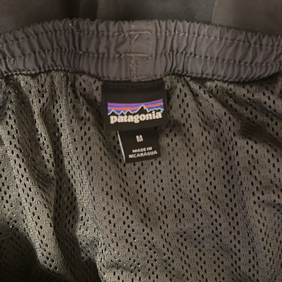 Patagonia men’s dark gray swim trunks size medium - Picture 5 of 7